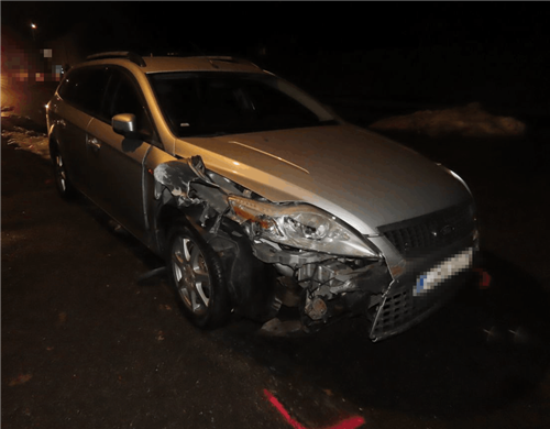 Opilý řidič způsobil několik nehod a poškodil vozidla