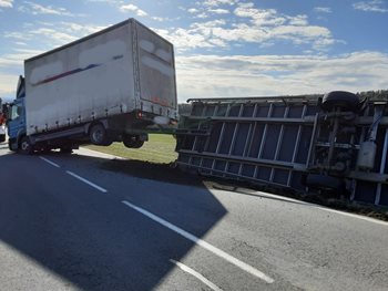 Živel v akci: Hasiče zaměstnal silný vítr