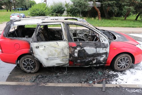Auto shořelo kvůli poškozené kabeláži od hlodavce