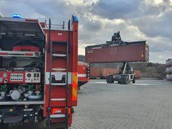 Požár nakladače kontejnerů