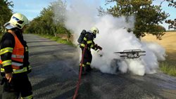 Požáry čtyřkolky i nákladního auta mají stejnou příčinu