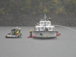 Záchrana osob a likvidace požáru na výletní lodi