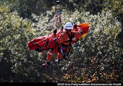 Na ferratě na Slánské hoře proběhlo cvičení leteckých záchranářů