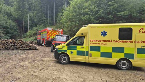 Hasiči zachraňovali zraněné v těžko přístupném terénu. Pomohla čtyřkolka i lanová technika