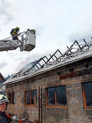 Rozsáhlý požár zničil truhlářskou dílnu v Huslenkách