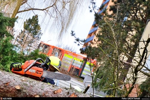 V Moravskoslezském kraji více než stovka výjezdů kvůli větru