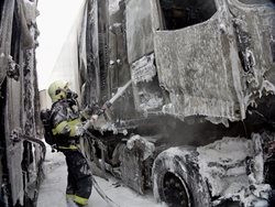 V Brně hořelo několik kamionů
