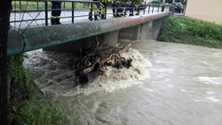 Hasiči v noci zasahovali u rozvodněné Veličky