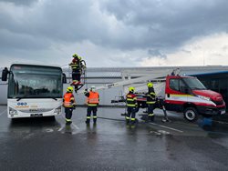 Cvičení bylo zaměřeno na požár autobusu na elektrický pohon
