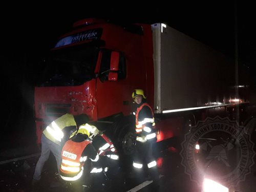 Nehoda čtyř vozidel zablokovala komunikaci v obci Svojanov