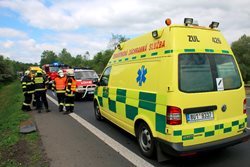 Dopravní nehoda osobního a nákladního auta u obce Otvice