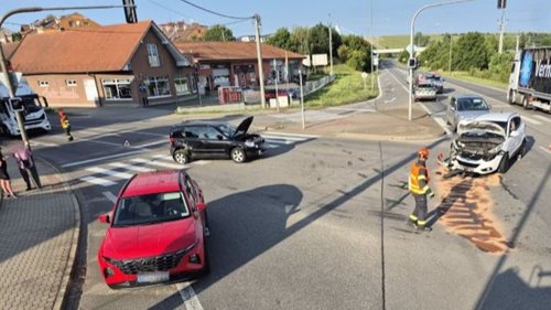 Ranní nehoda tří aut ochromila dopravu. Všichni řidiči vyvázli bez zranění