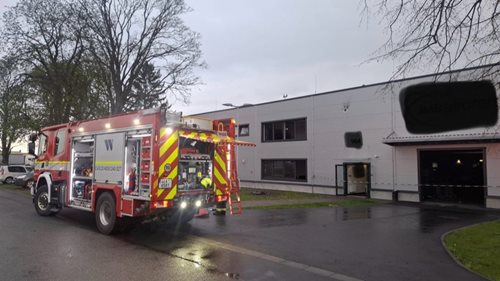 Požár v hangáru zaměstnal pět jednotek