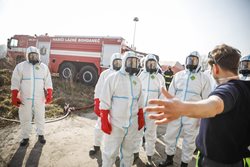 Hasiči zlikvidovali 3 300 kachen v chovu ve Vápně