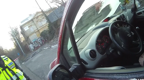 Řidič vyjel s namrzlým vozidlem a ohrožoval provoz