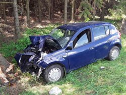Havárie osobního vozidla u Nového Města na Moravě si vyžádala zranění