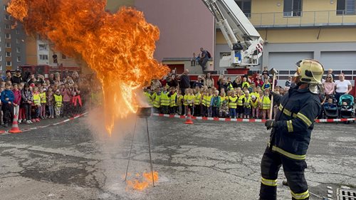 Den otevřených dveří přilákal stovky dětí i dospělých