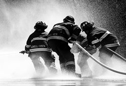 U požáru garáže zasahovaly tři jednotky hasičů