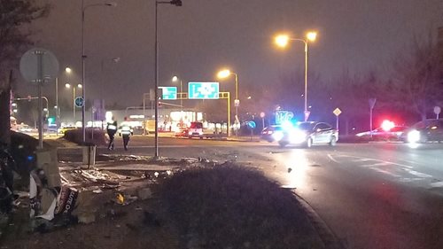 Řidiče vyprostili hasiči po kolizi autobusu s auty