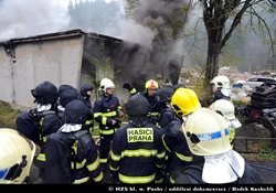 Opuštěný objekt v Plavech na Liberecku posloužil pražským hasičům pro cvičení se zařízením Cobra