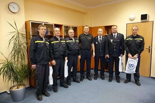 Sedm profesionálních hasičů opouští naše řady