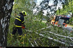 V Moravskoslezském kraji již stovka výjezdů hasičů kvůli větru