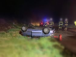 Dopravní nehoda osobního auta u Mezné