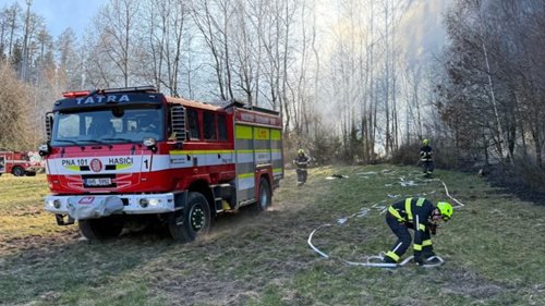 Skrytá ohniska zaměstnala hasiče opakovaně
