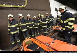 Záchranáři a hasiči cvičili zásah po útoku teroristů i odborné dovednosti po celé Praze