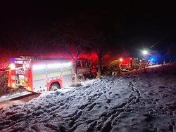K požáru chaty ve Vsetíně vyjely tři jednotky hasičů. Aktualizace foto
