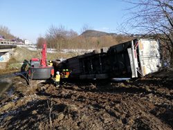 Dopravní nehoda nákladního automobilu na plzeňské dálnici