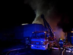 Jedenáct osob muselo při požáru opustit bytový dům v Ostravě, pět z nich hasiči zachránili ve speciálních maskách