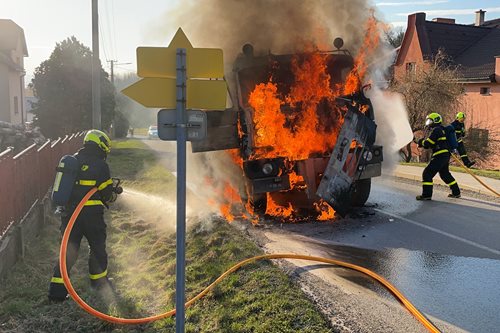 Ve Skalici hořela nákladní Tatra, plameny napáchaly škodu za 200 tisíc korun