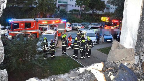 Požár bytu v Brně vyhnal z domu 44 lidí. Dvanáct se nadýchalo zplodin hoření
