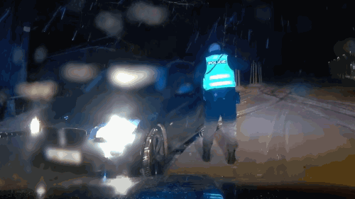 Řidič ujížděl policii a vezl nezletilé osoby pod vlivem alkoholu