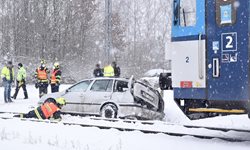 Na přejezdu v Božičanech se srazilo osobní auto s vlakem
