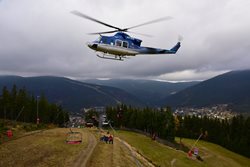 Letečtí záchranáři cvičili v Skiareálu Špindlerův Mlýn