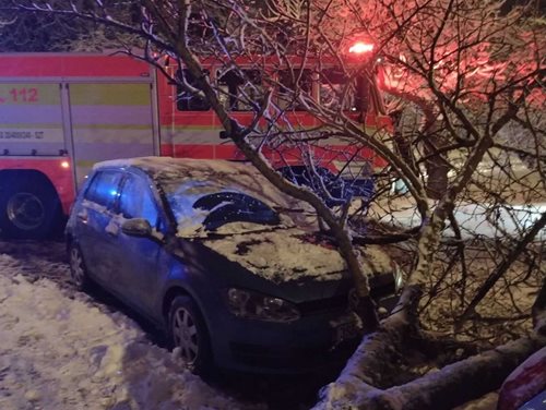 Počasí zaměstnalo hasiče desítkami zásahů a nehodami