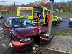 Dopravní nehoda osobního auta v Ústí nad Labem