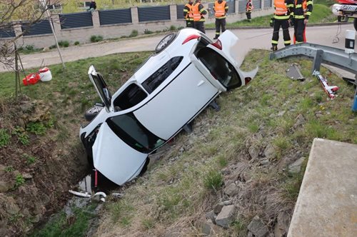 Jízda pod vlivem skončila v potoce