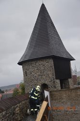 Oheň zachvátil gotické opevnění Poličky …