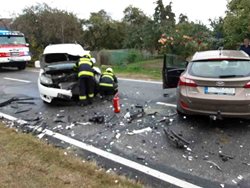 U Dědic se střetla dvě osobní vozidla