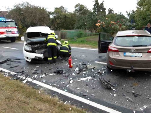 U Dědic se střetla dvě osobní vozidla