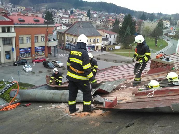 cerv-kostelec2-strecha.jpg cerv-kostelec2-strecha.jpg