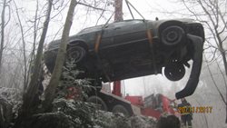  Během pondělního  mrazivého dopoledne vyjeli hasiči v Královéhradeckém kraji ke třinácti dopravním nehodám