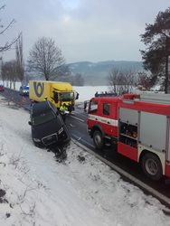 Středočeští hasiči zasahovali u vážné dopravní nehody na Sedlčansku
