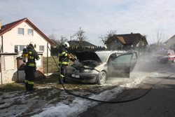 Požár osobního auta v Čejkovicích