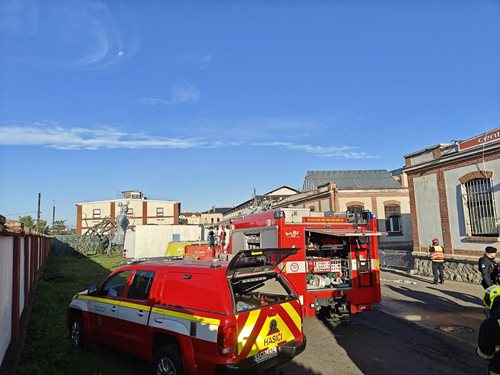 Požár střechy haly odhalil slabinu elektroinstalace