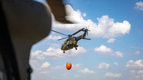 Požáry v Srbsku polevují. Jeden český vrtulník se vrací, slovenský tým zůstává v pohotovosti