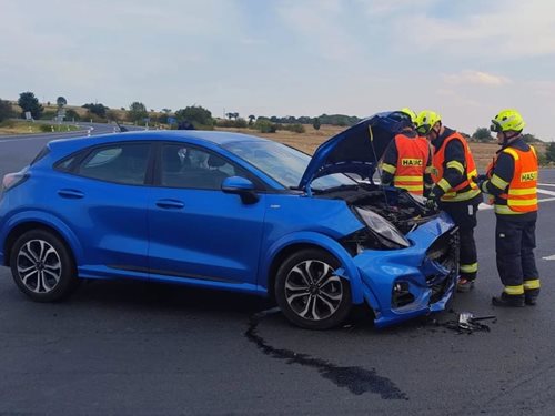 Hasiči zasahovali u nehody dvou osobních vozidel
